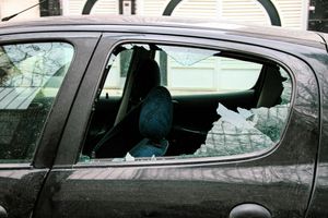 Levné pojistky na auto se vyplatí jen do první nehody, škody se pak mohou prodražit